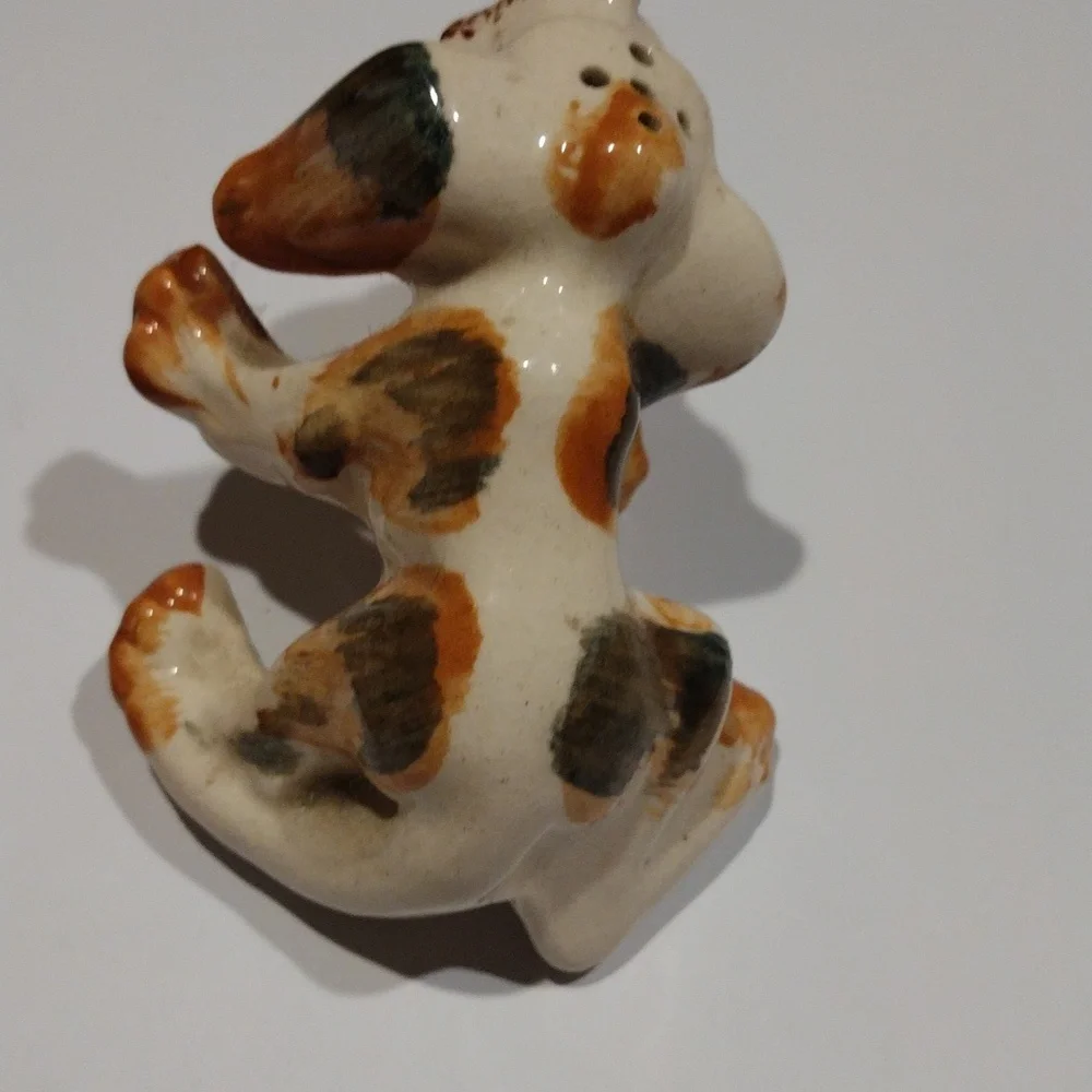Vintage 1960, dog lifting leg on fire hydrant salt and pepper shaker made Japan - Picture 6 of 11